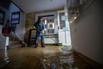 26.11.24. FLOODING WILTSHIRE
The staff at Cobb Farr estate agents in Bradford on Avon in Wiltshire clean up after their premises was inundated with flood water when the River Avon burst its banks following the heavy rain of Storm Bert across the United Kingdom.

PIC © Andrew Lloyd