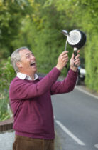 ©Licensed to London News Pictures 07/05/2020
Downe, UK. Politician, broadcaster and Brexit party leader Nigel Farage banging on his saucepan for the NHS outside his Kent home this evening at 8pm. Photo credit:Grant Falvey/LNP