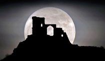 PIC BRUCE ADAMS / DAILY MAIL - 19.3.11
THE 'SUPER MOON' PICTURED OVER MOW COP CASTLE ,NEAR STOKE-ON-TRENT, STAFFORDSHIRE.THE GOTHIC FOLLY IS CURRENTLY OWNED BY THE NATIONAL TRUST. A "super moon" or full perigee refers to a new or full moon that occurs when the Moon is 90 per cent or over its closest position to Earth. The moon's orbit is in it's closest position to Earth in 18 years.