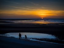 Sunset run, Margate Sands, Kent. April 15, 2014. Photo: ©Edmond Terakopian