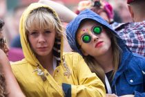 PIC BY GEOFF ROBINSON PHOTOGRAPHY 07976 880732.
Picture shows music fans getting wet as the bad weather arrived on Sunday (Aug 23) at the V Festival in Chelmsford,Essex.
The V Festival sponsored by Virgin Media has officially opened its gates for the weekend, marking its 20th anniversary. Over 250,000 guests will descend onto the fields at Hyland’s Park, Chelmsford and Weston Park, Staffordshire to celebrate with global platinum-selling artist Calvin Harris and iconic rockers Kasabian.