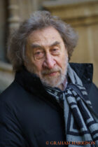 Howard Jacobson, 2010 Man Booker prize winning novelist outside the Divinity School before his talk ‘Mother’s Boy: A Writer’s Beginnings’ at the Sheldonian Theatre, Oxford. FT Weekend Oxford Literary Festival, 31 March 2022. Photo © Graham Harrison.