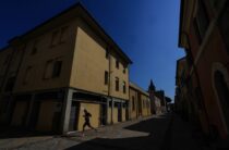 CERVIA, ITALY - SEPTEMBER 21: Athletes compete in the run section during Ironman Emilia Romagna on September 21, 2024 in Cervia, Italy. (Photo by Nigel Roddis/Getty Images for IRONMAN)