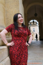 Janina Ramirez, author and historian on the steps of the Clarendon Building, Broad Street during the FT Weekend Oxford Literary Festival, 27 March 2022. Photo © Graham Harrison