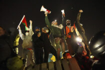 UCLA Campus, Westwood, Los Angeles had instructed law enforcement to clear the campus of pro palestine supporters. Cops from LAPD, CHiP, BHPD, SMPD and LASD took part in the operations. Multiple arrests were made.The Pro Palestine activist celebrate after cops were made to retreat from the encampment.