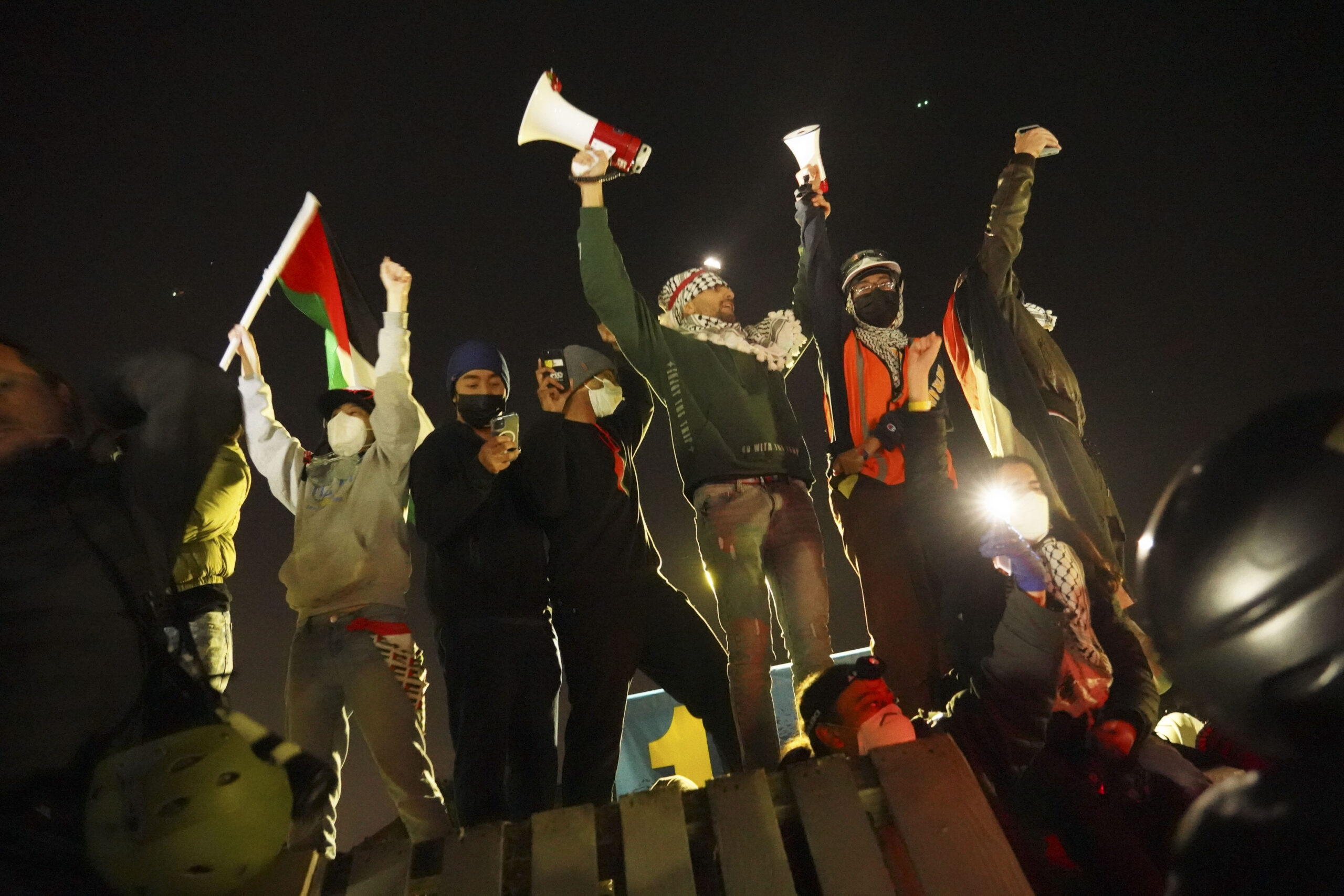 UCLA Campus, Westwood, Los Angeles had instructed law enforcement to clear the campus of pro palestine supporters. Cops from LAPD, CHiP, BHPD, SMPD and LASD took part in the operations. Multiple arrests were made.The Pro Palestine activist celebrate after cops were made to retreat from the encampment.