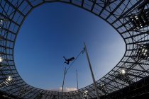 Britain Athletics - 2016 London Anniversary Games - Queen Elizabeth Olympic Park, Stratford, London - 22/7/16
France's Renaud Lavillenie in action during the Men's Pole Vault
Reuters / Eddie Keogh
Livepic - RTSJ97J