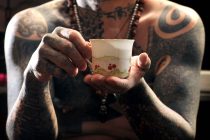 10/05/10.
METRO FEATURES : TEA LADY & THE TATTOIST.
TATTOIST XED LE HEAD & TEA LADY HENRIETTA LOVELL PHOTOGRAPHED AT DIVINE CANVAS, CALEDONIAN ROAD, NORTH LONDON.
CREDIT: DANIEL LYNCH.
07941 594 556.
https://www.lynchpix.co.uk