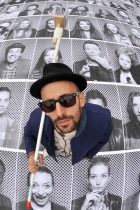 08/10/13.
METRO LIFE & STYLE : JR.
FRENCH ARTIST JR PHOTOGRAPHED AT SOMERSET HOUSE, CENTRAL LONDON FOR THE LAUNCH OF HIS "INSIDE OUT" WORLDWIDE ARTS/PHOTOGRAPHY PROJECT.
CREDIT: DANIEL LYNCH.
07941 594 556.
www.lynchpix.co.uk