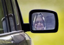 © Licensed to London News Pictures. 10/05/2017. Windsor, UK. Queen Elizabeth II is reflected in the door mirror of her Range Rover as she drives herself from the Royal Windsor Horse Show. The five day equestrian event takes place in the grounds of Windsor Castle. Photo credit: Peter Macdiarmid/LNP