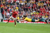 Liam Williams of Wales evades a tackle from Australia's Adam Ashley-Cooper. Rugby World Cup 2015 pool A match, Australia v Wales Twickenham Stadium in London on Saturday 10th October 2015.
pic by Andrew Orchard, Andrew Orchard sports photography.