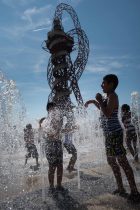 Queen Elizabeth Olympic Park, Stratford, London, UK. 22nd August, 2015.  Hundreds of sun-worshippers enjoy the UK's largest urban beach at the Olympic Park in Stratford, east London. Pictured: Children enjoy the water fountain feature at Olympic Park. // Lee Thomas, Flat 47a Park East Building, Bow Quarter, London, E3 2UT. Tel. 07784142973. Email: leepthomas@gmail.com. www.leept.co.uk (0000635435)